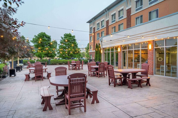 Hotel Exterior 42 of 47