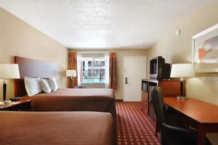 Room 10 of 24