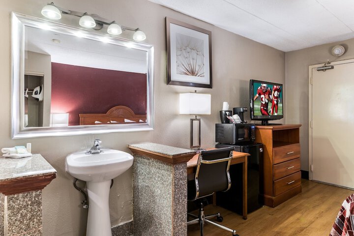 Room 12 of 22