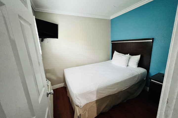 Room 52 of 62