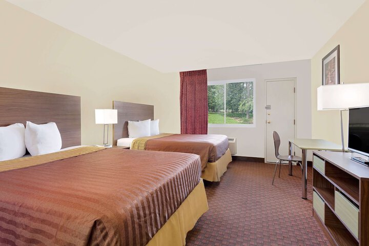 Room 9 of 18