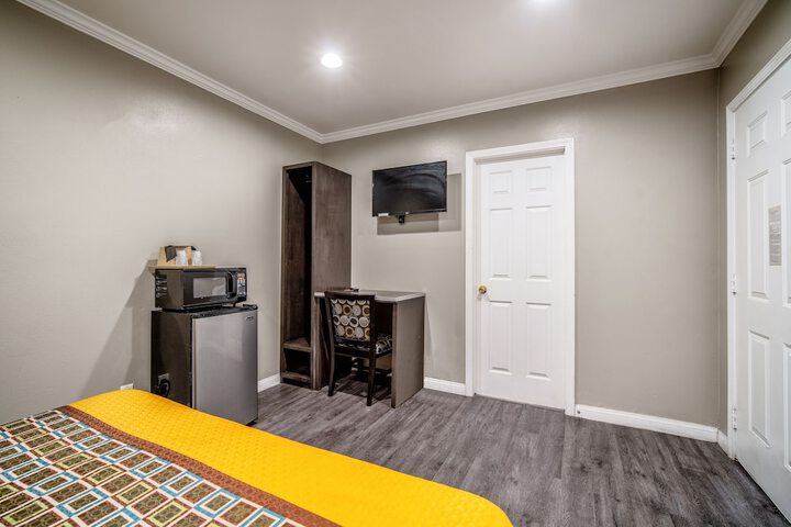 Room 19 of 25