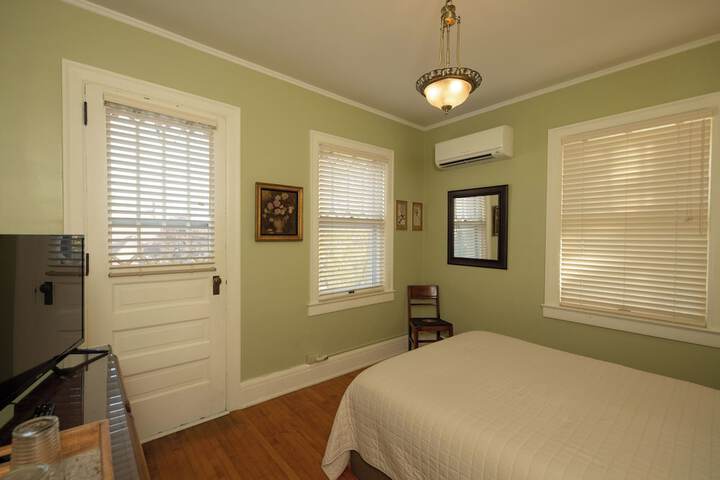 Room 84 of 149