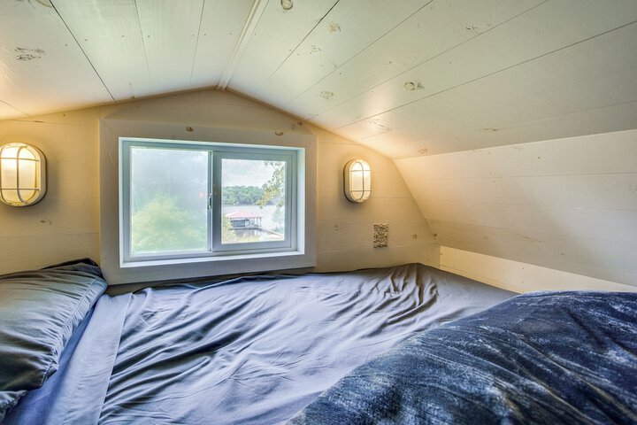 Lake Holbrook Waterfront Vacation Rental w / Dock!