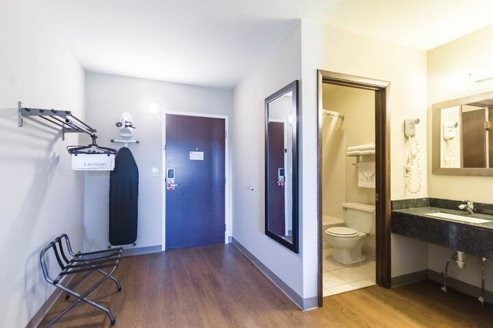 Room 10 of 38