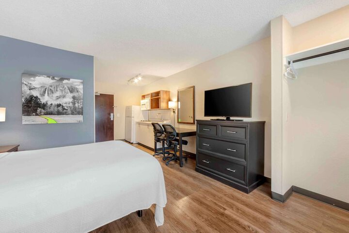 Room 28 of 32