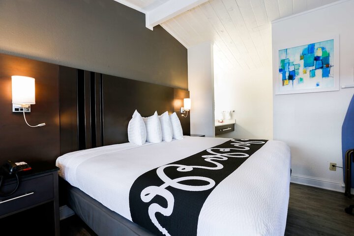 SureStay Hotel by Best Western Seaside Monterey