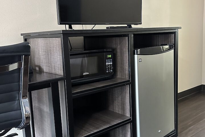 Express Inn & Suites