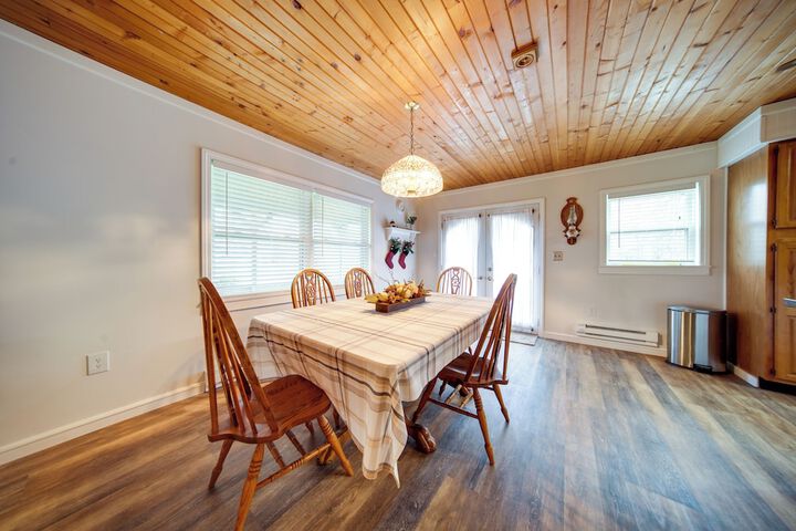 North Jackson Vacation Rental w / Wraparound Deck!