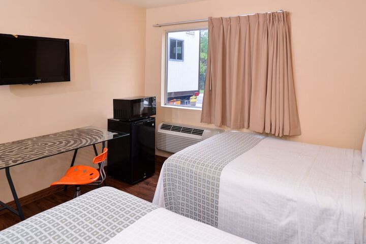 Room 9 of 28