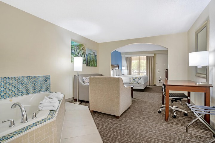 Best Western Inn & Suites - Monroe