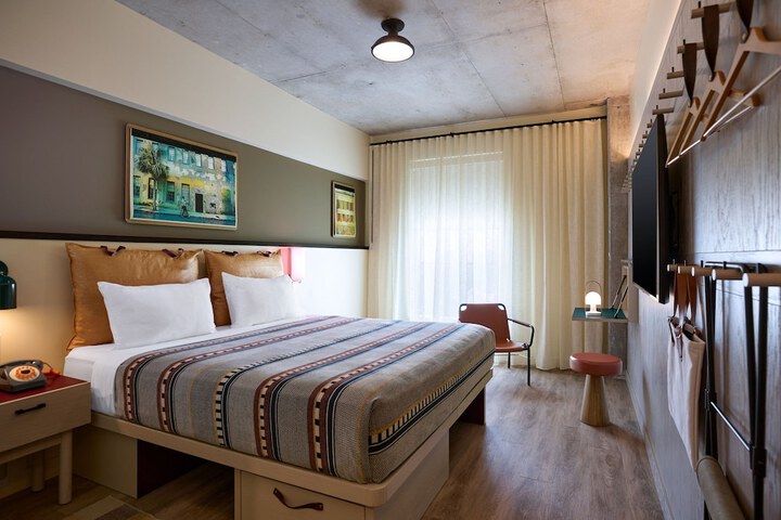 Room 26 of 42