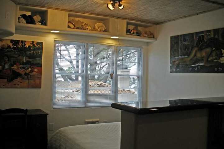 Room 33 of 83