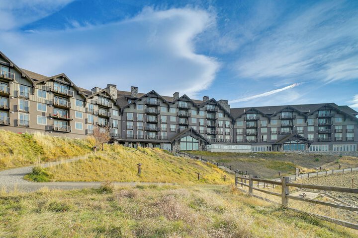 Mountain Views & Pool Access: Cle Elum Condo!