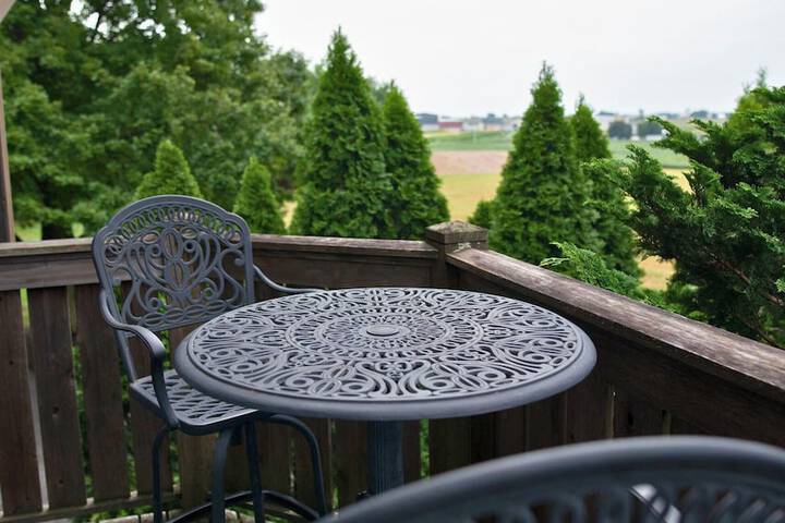 Twin Pine Manor Bed & Breakfast