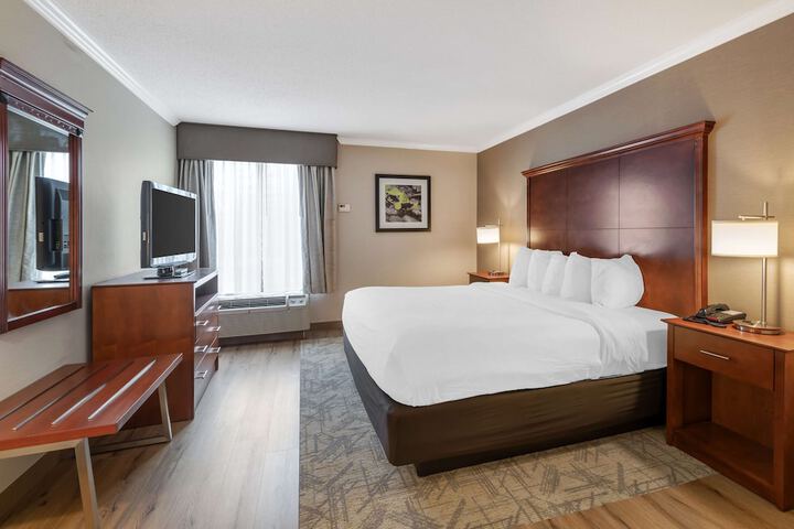 Room 33 of 42