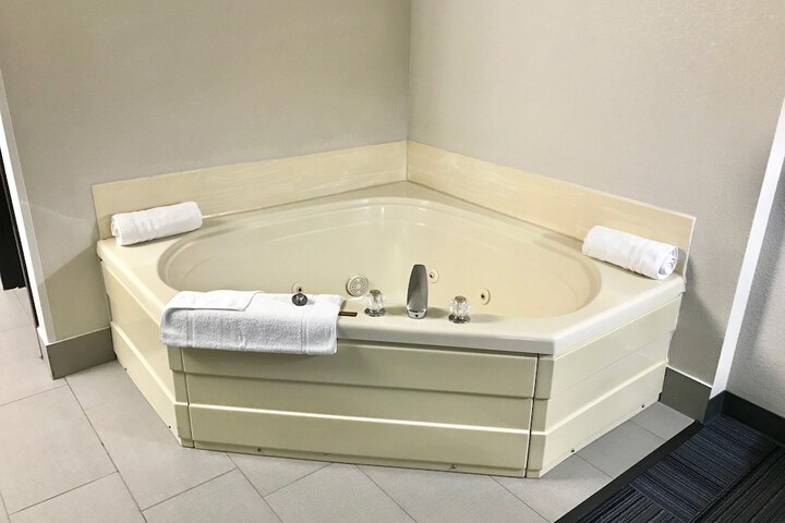 Hot Tub 52 of 53