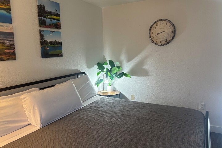 Room 32 of 158