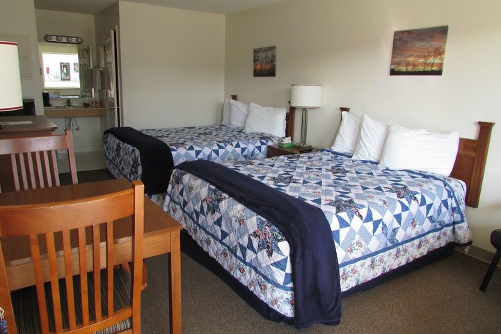 Douglas Inn & Suites