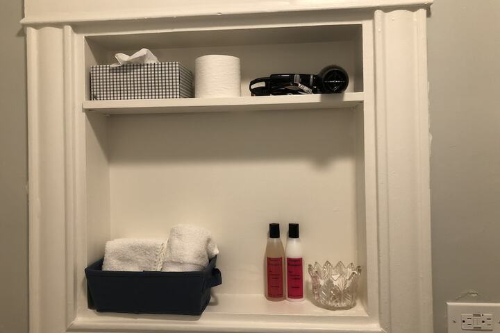 Room 25 of 28