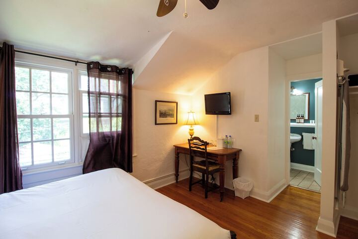 Room 31 of 103