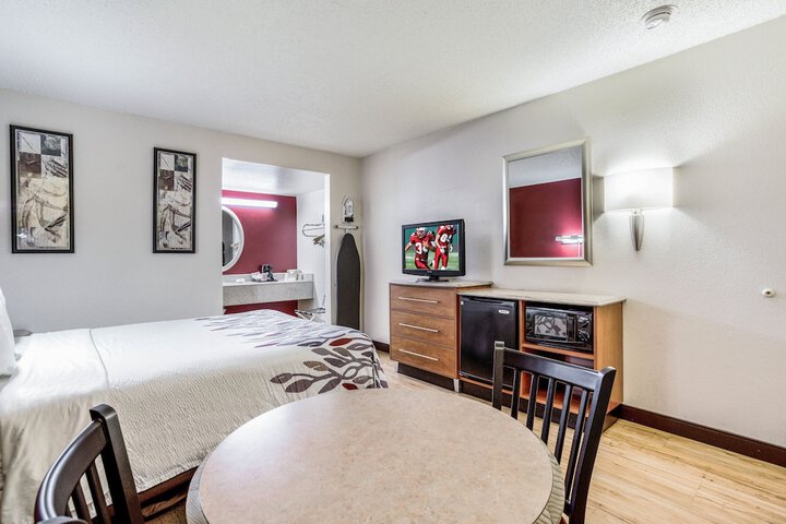 Room 10 of 28