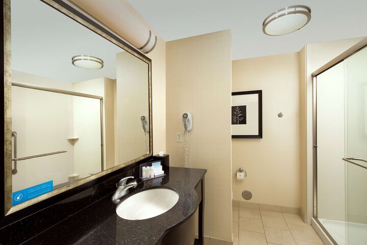 Room 10 of 32