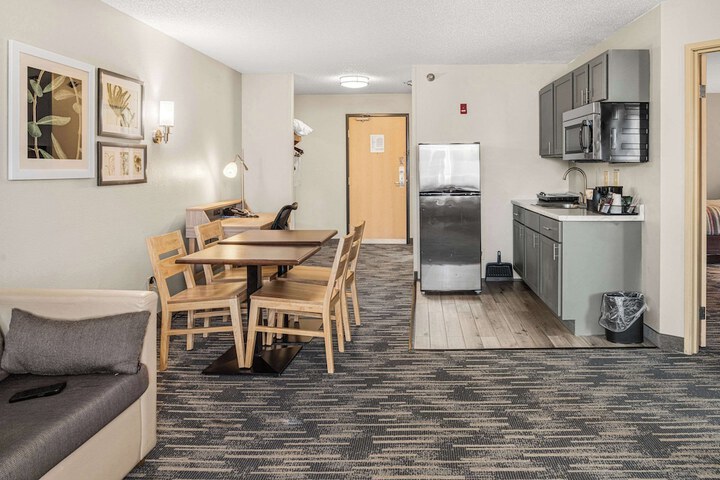 Country Inn & Suites by Radisson Brookings, SD