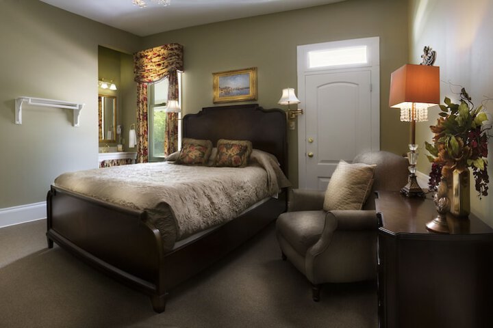 Room 21 of 38