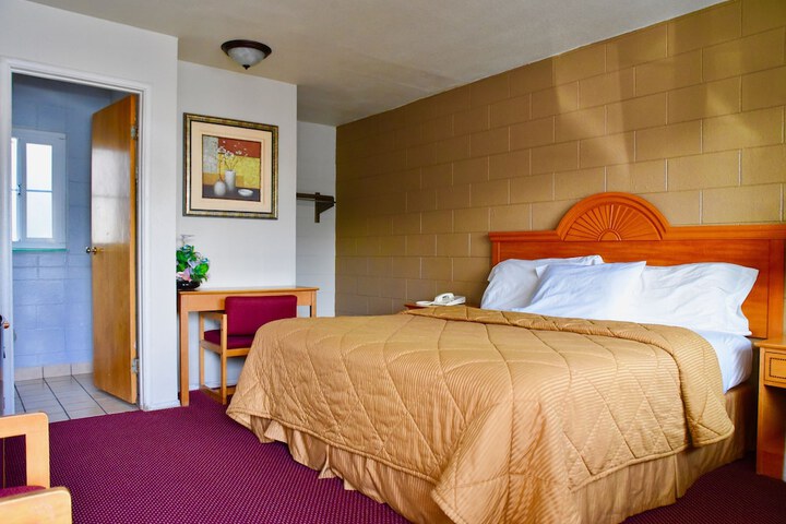 Room 11 of 30