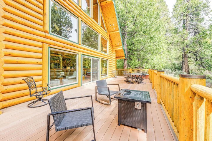 Mountain Cabin w / Hot Tub: 4 Mi to Shaver Lake!