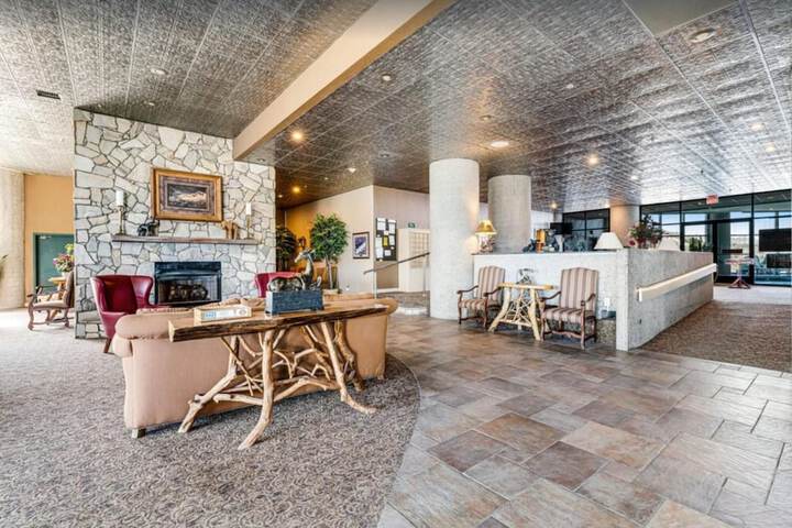 Uhost AI 2BR Condo Scenic Mountain Retreat