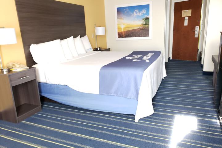 Room 12 of 25