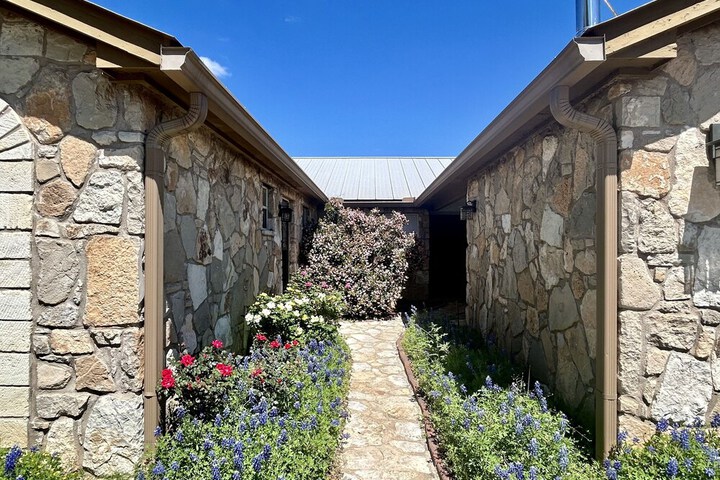 Pet-friendly Marble Falls Home w / Hot Tub!