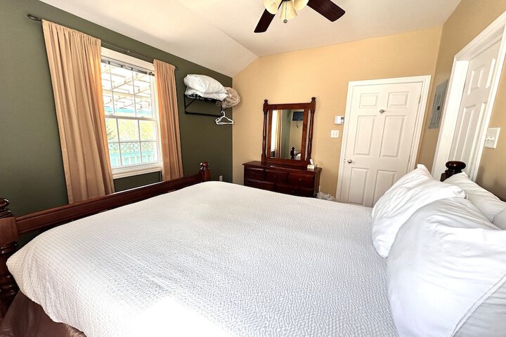Room 38 of 122
