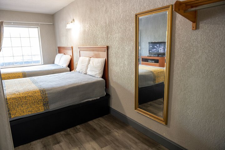 Room 6 of 17