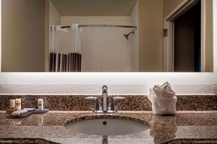 La Quinta Inn & Suites by Wyndham Port Orange / Daytona