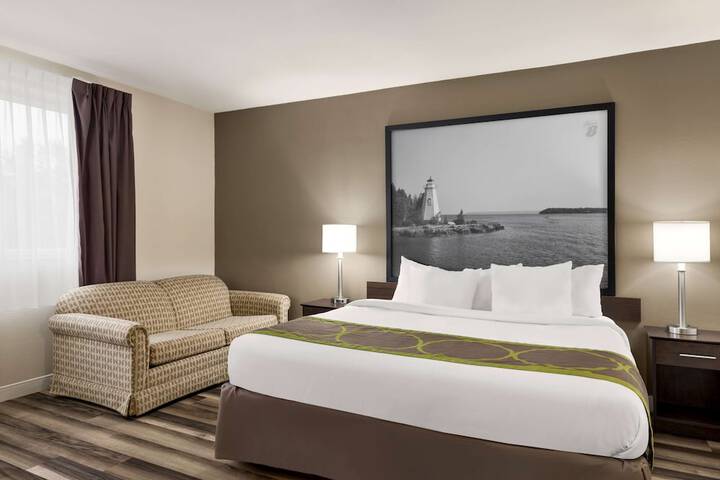 Room 25 of 40