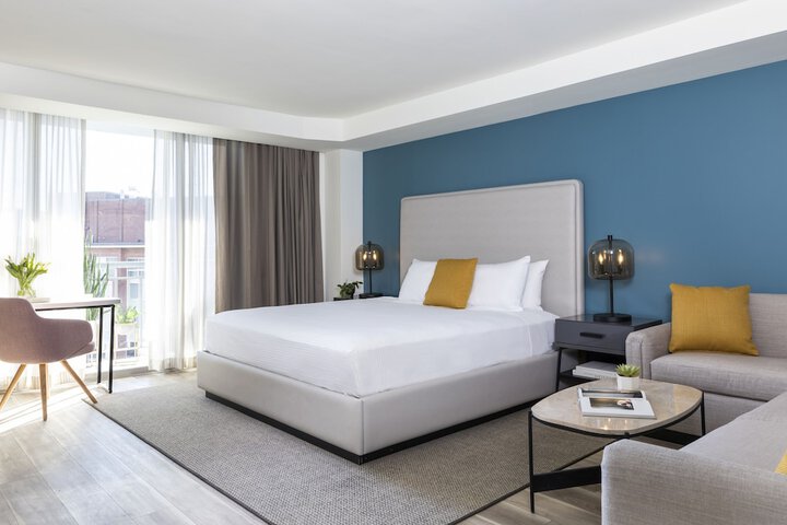 Room 32 of 60