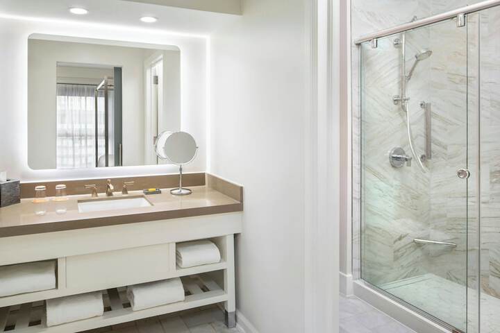 Hotel Colonnade Coral Gables Autograph Collection
