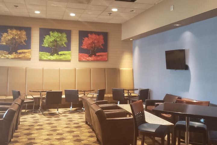 DoubleTree by Hilton St. Louis - Westport
