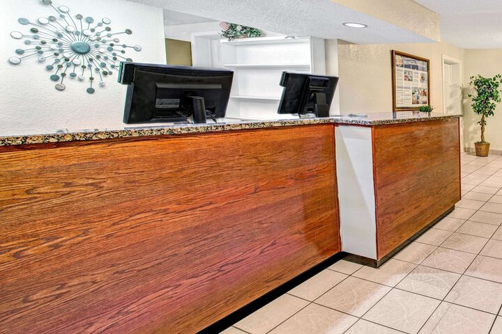 Super 8 by Wyndham Kissimmee