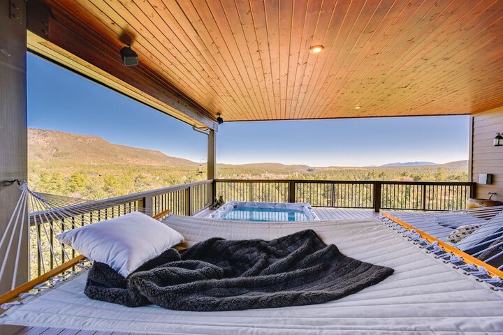 AZ Rim Retreat in Pine W / deck Hot Tub & Views!