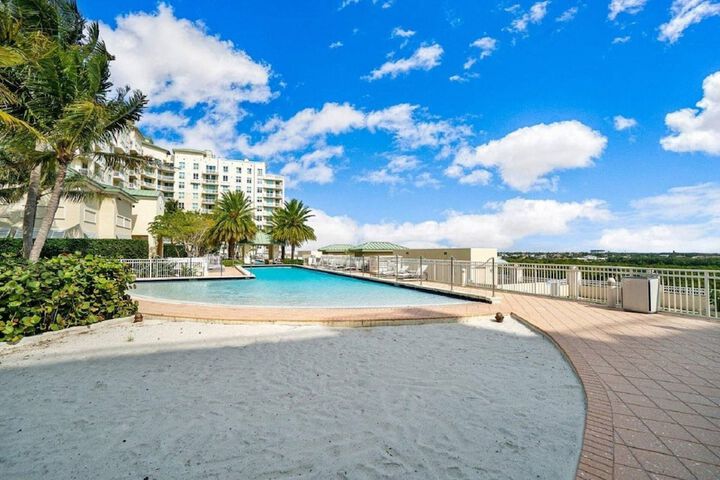 Casa Costa 308s Studio Pools, Jacuzzi, Beach, Shops & Dog Friendly