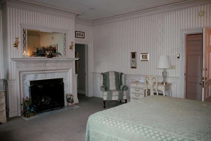 Room 27 of 42