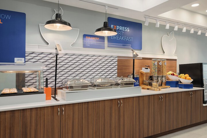 Holiday Inn Express Hotel & Suites Richmond-Brandermill by IHG