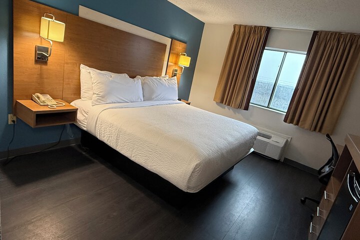 Travelodge by Wyndham Lamoni