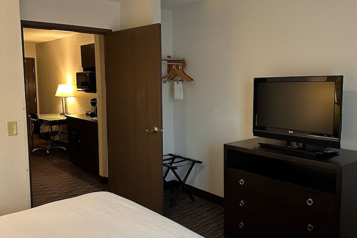 Room 32 of 47