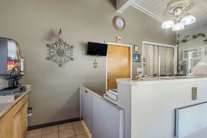 Econo Lodge Inn & Suites Yreka