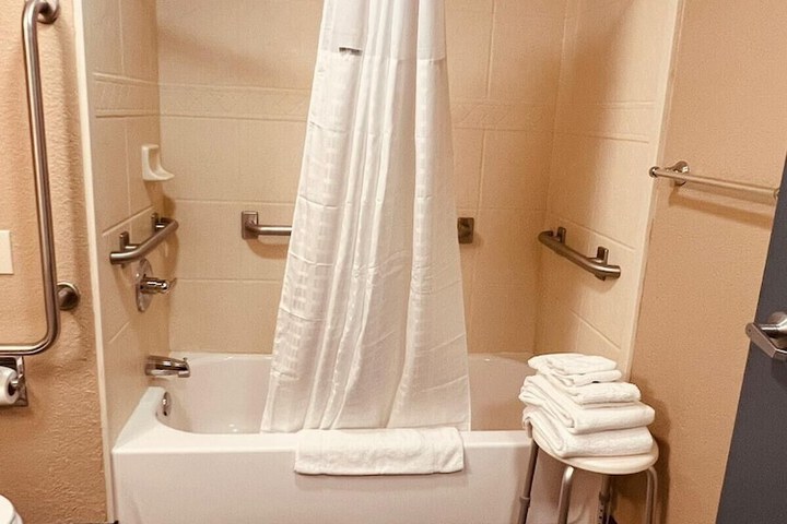 Room 12 of 20